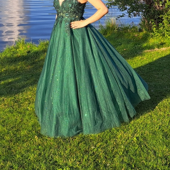 Dress 👗 - Picture 3 of 6